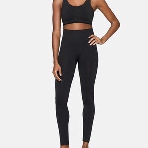 Outdoor Voice solid black leggings!